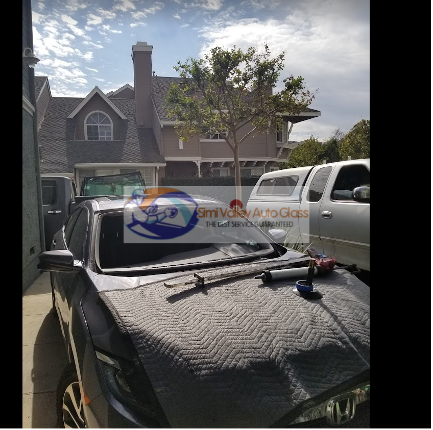 Mobile auto glass service van in Santa Monica
